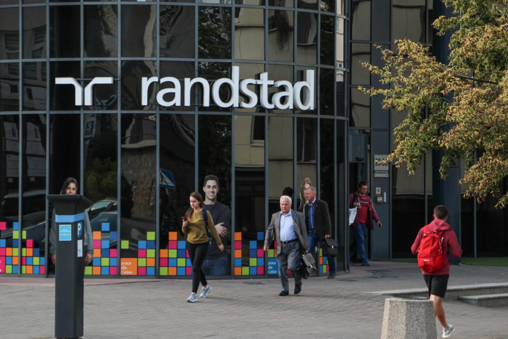 Randstad está com vagas de emprego. Foto: Reprodução da Internet