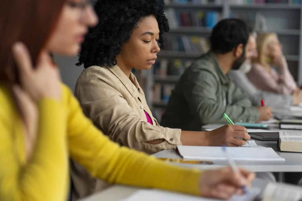 Como o Lifelong Learning pode impulsionar o crescimento profissional. Foto: Freepik/Divulgação
