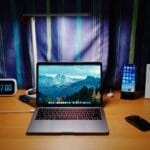 Vagas Remotas para Assistente Atendimento e mais empregos macbook pro beside black iphone 4 on brown wooden table